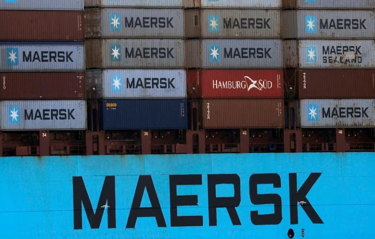 "ميرسك" تستأنف الإبحار في ⁠قناة السويس وسهمها يهبط 6%