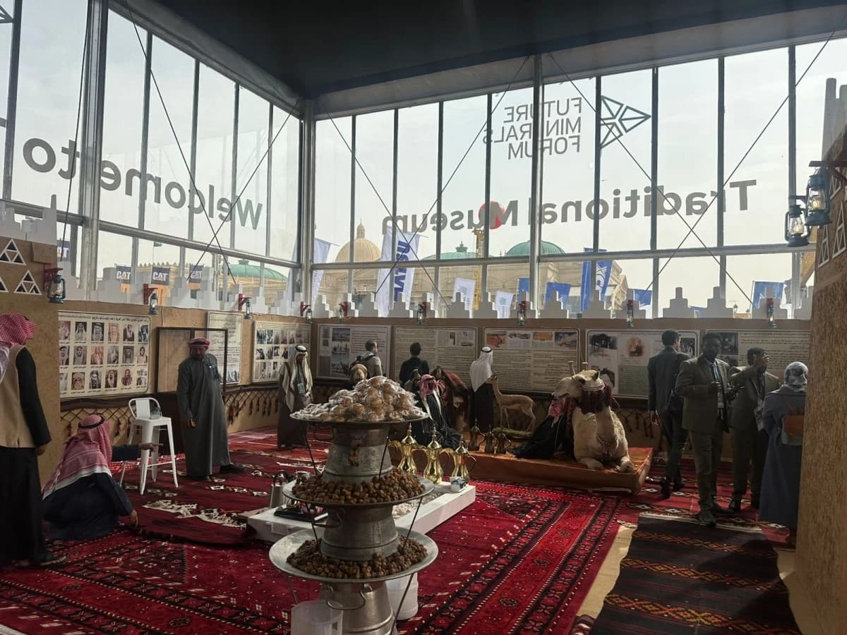 قصص سعودية في مؤتمر التعدين.. خيمة ودلة وعقيلات و"حادي العيس"