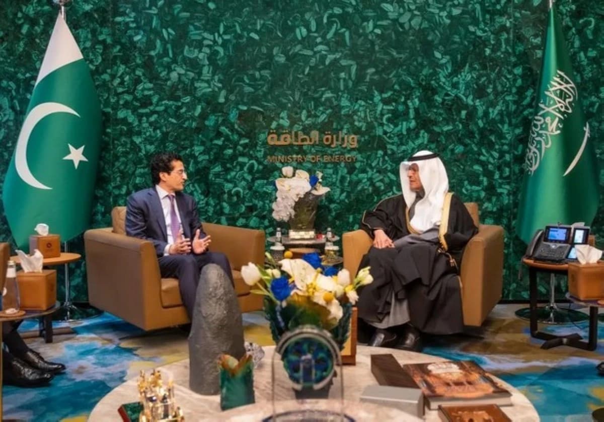 وزير الطاقة السعودي يبحث مع نظيره الباكستاني والبرازيلي تعزيز التعاون في القطاع