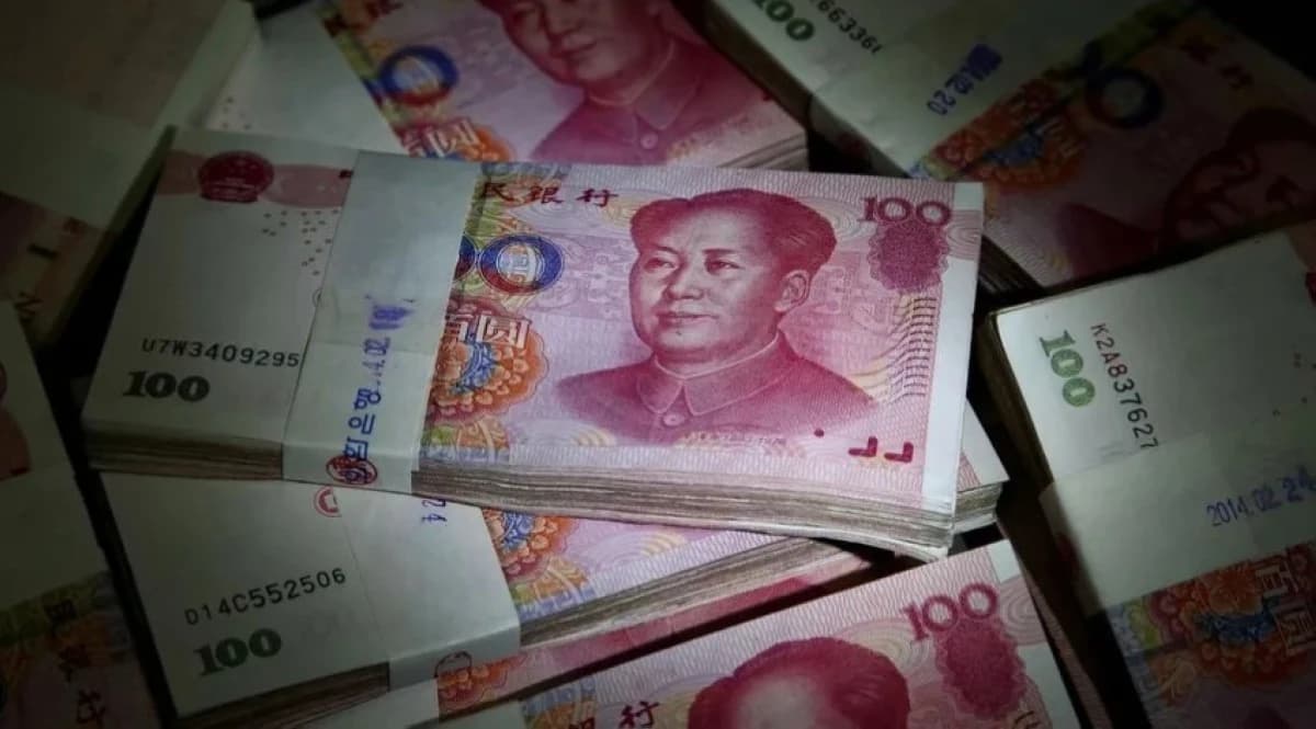 الشركات الصينية تسرّع بيع الدولار مع صعود قياسي لليوان في ديسمبر