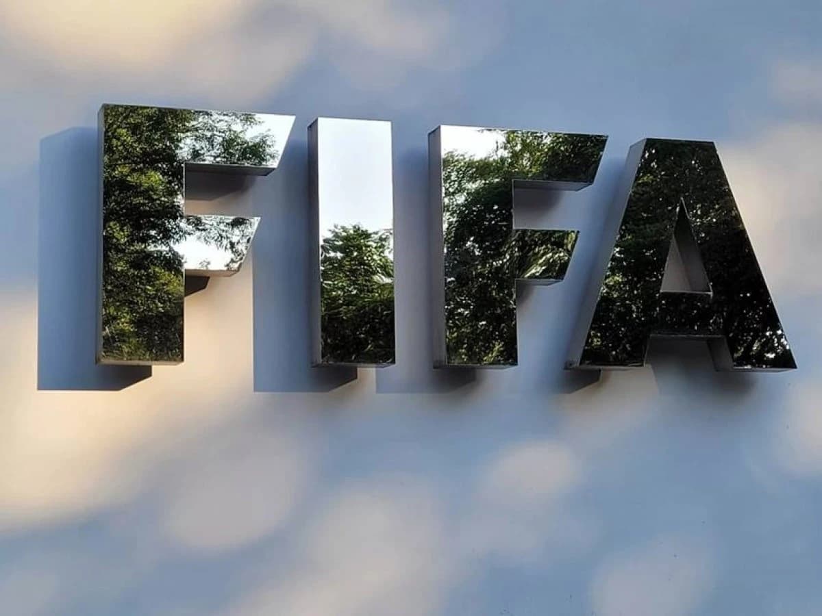 "فيفا" يعتمد 100 يورو حدّا أدنى لتعويضات التدريب ويلغي ما دونها
