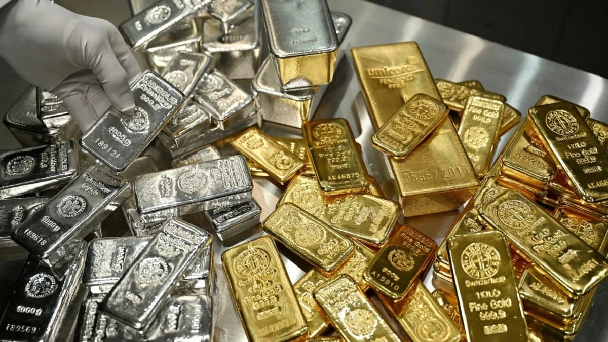 الذهب والفضة قرب مستويات قياسية بضغط الحرب التجارية
