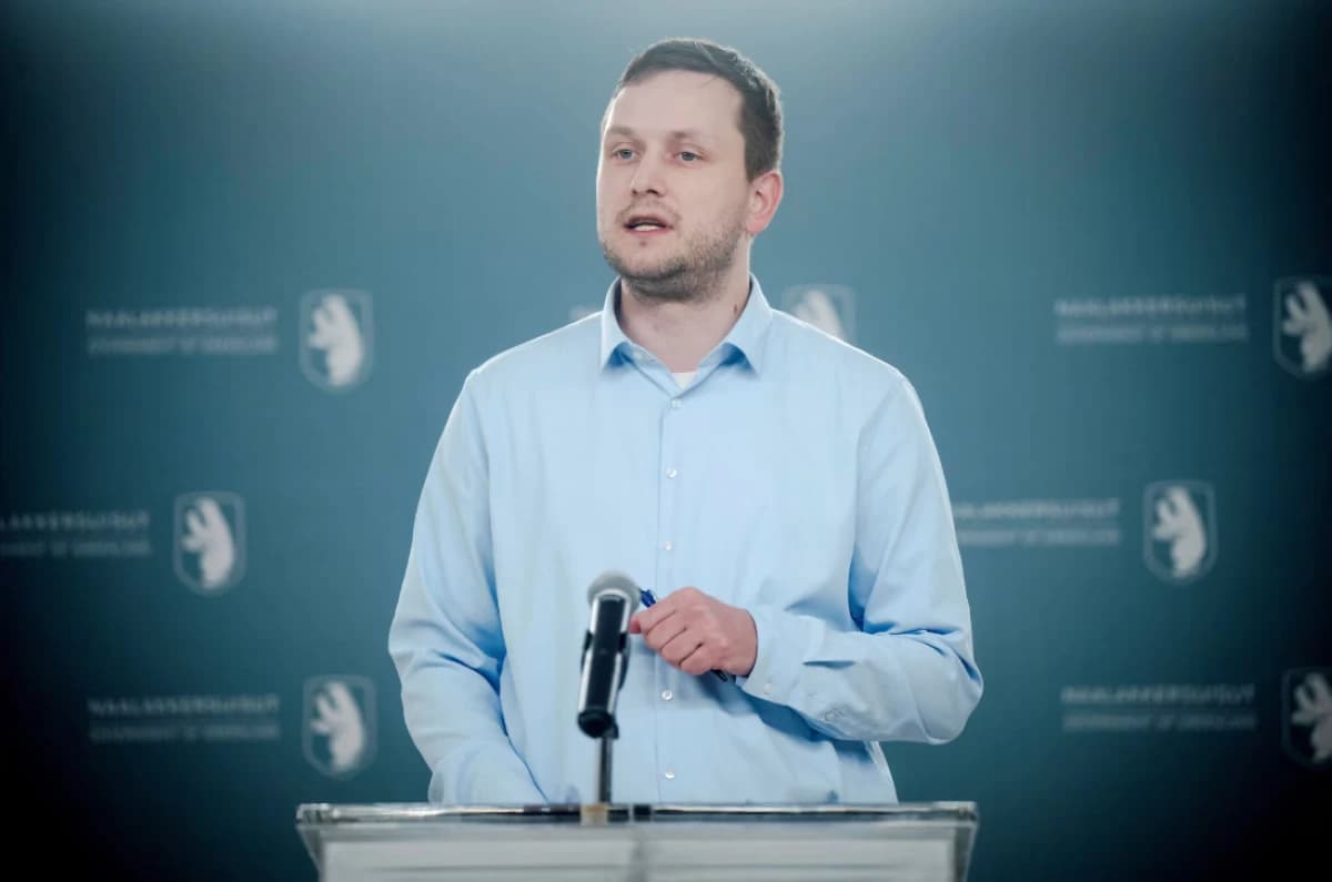 بعد تهديد ترمب.. رئيس وزراء جرينلاند يستعد لغزو محتمل