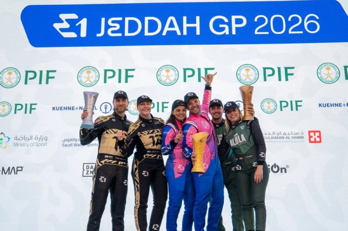 تتويج فريق "أوكي ريسينغ تيم" بجولة بطولة العالم للقوارب السريعة