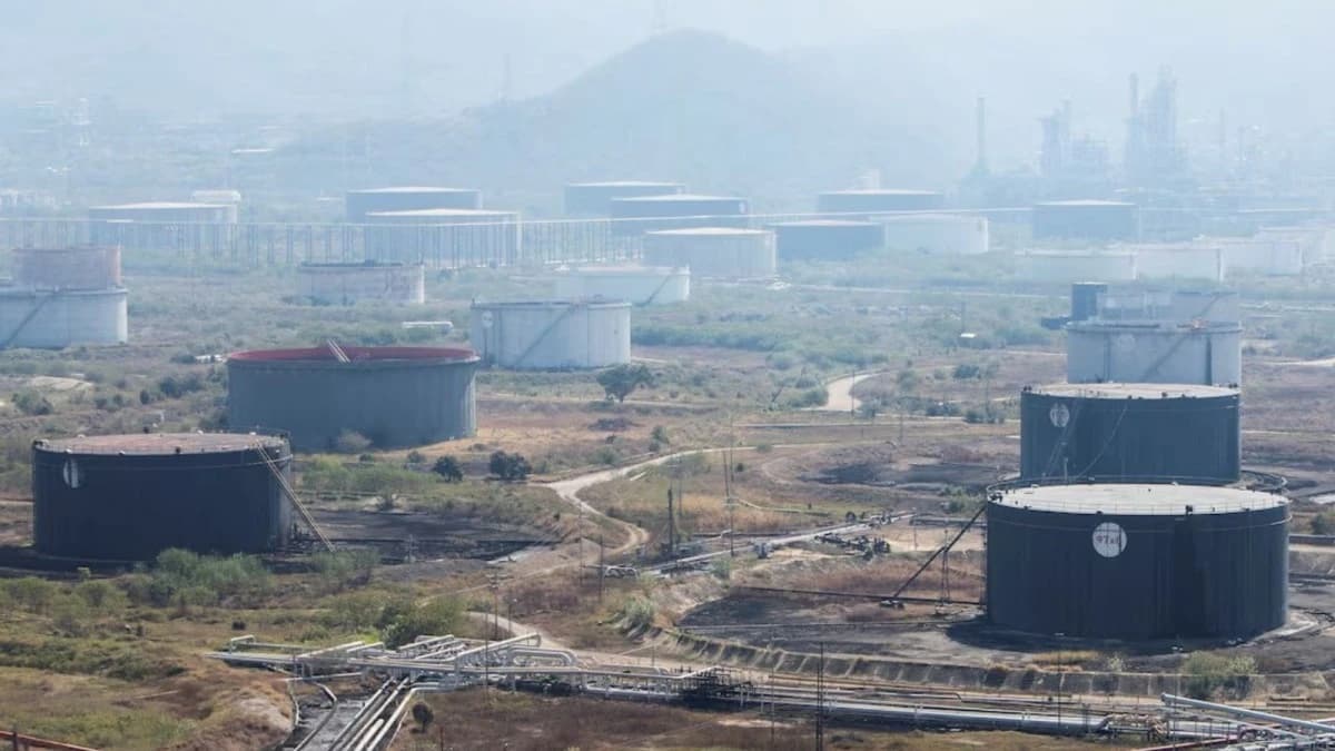 تهديدات ترمب لإيران تقرّب النفط من أعلى مستوى في 4 أشهر