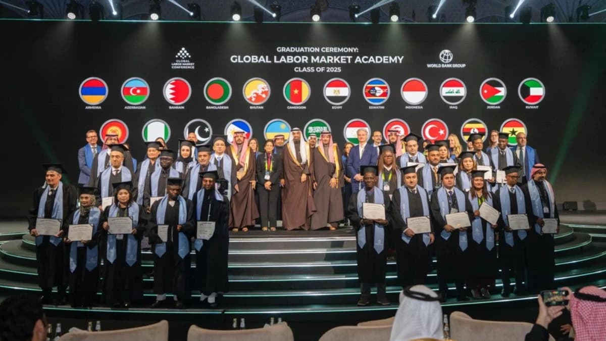 المؤتمر الدولي لسوق العمل يحتفل بتخريج الدفعة الأولى من أكاديمية سوق العمل