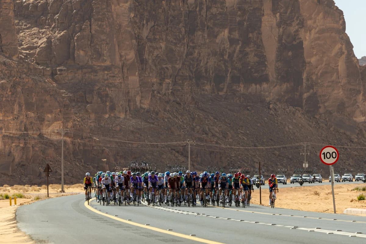 السويسري يانيس فوازارد يتصدر المرحلة الثالثة من طواف العُلا 2026