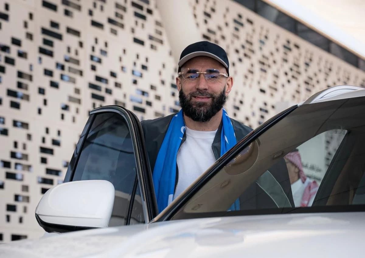 بعكس لياليها الباردة .. 58 صفقة يتصدرها بنزيمة تسخن الانتقالات السعودية