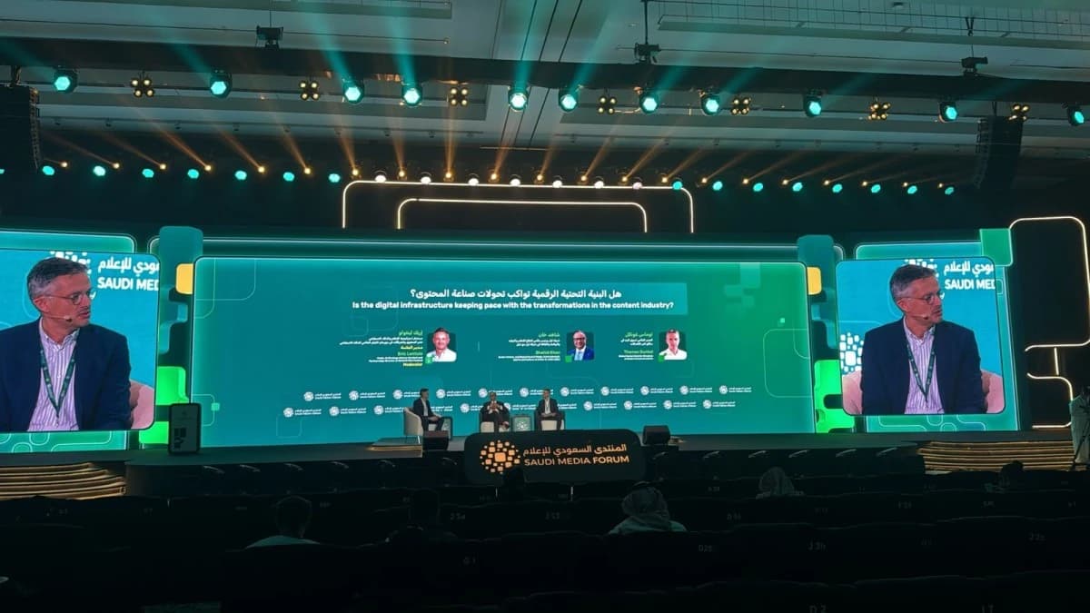 بين أروقة "هيلتون" .. مناكفات ونقاشات بين أجيال إعلامية متفاوتة