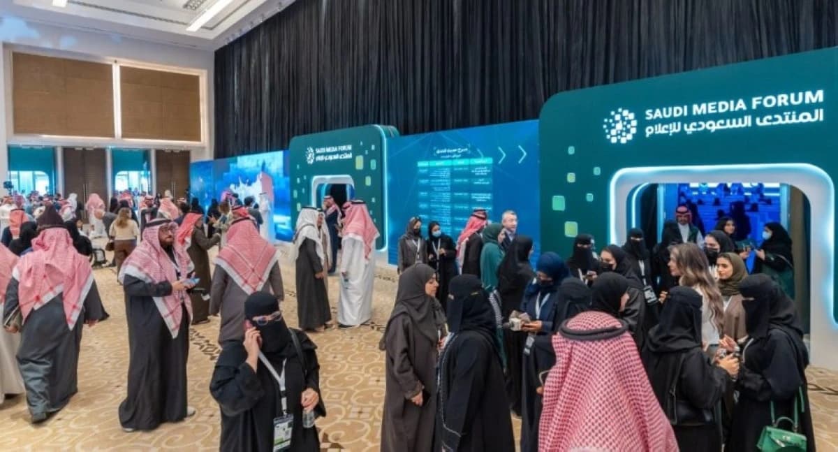 الإذاعة بين الأصالة والتحول الرقمي.. هل يقود البودكاست مستقبلها؟