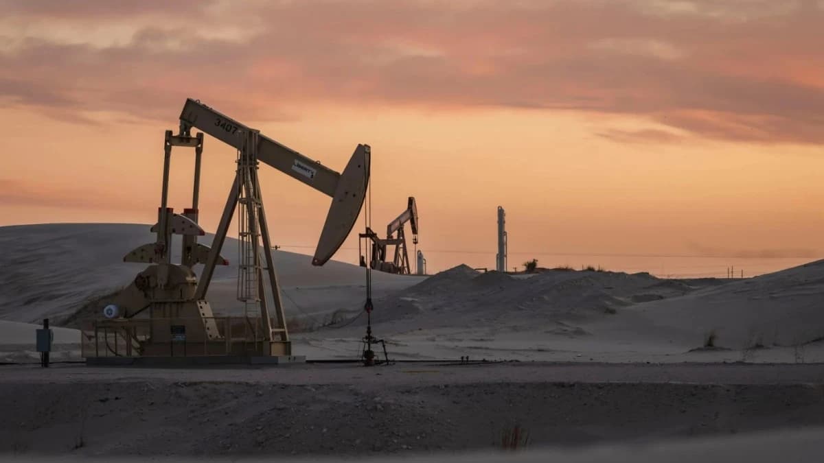 النفط يتراجع بعد تأكيد إيران عزمها عقد مفاوضات مع أمريكا