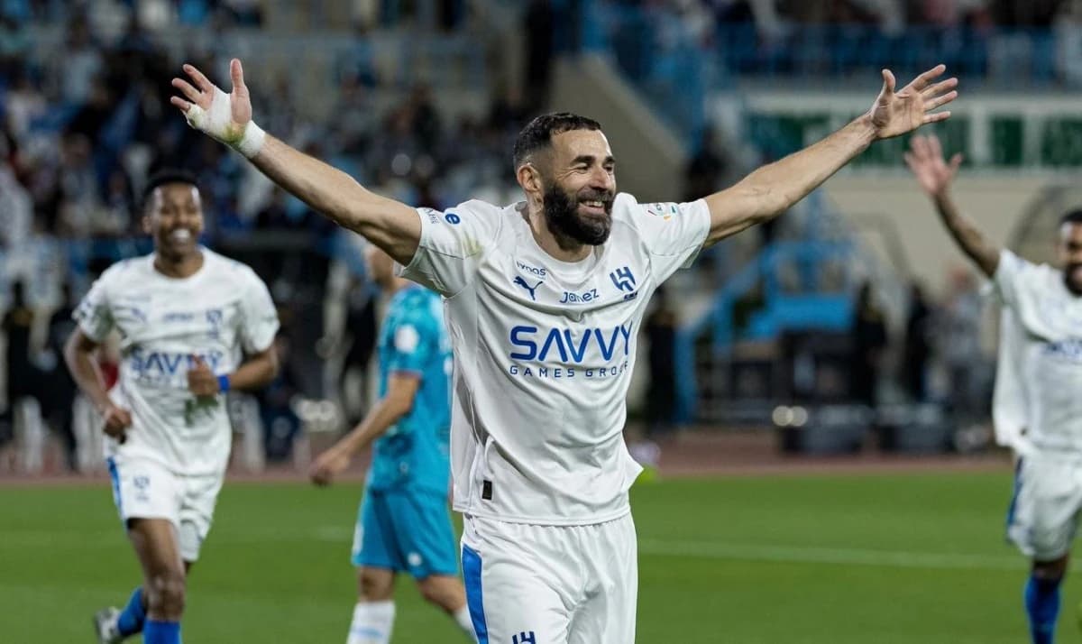 200 مليون يورو شاملة المكافآت وحقوق الصورة راتب بنزيما مع الهلال