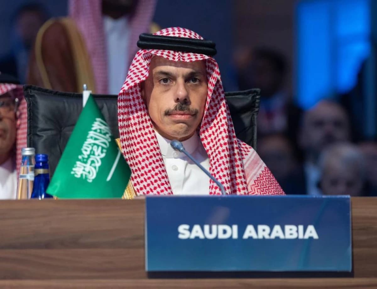 وزير الخارجية السعودي يبحث مع رئيس الوزراء الإثيوبي مستجدات الأوضاع