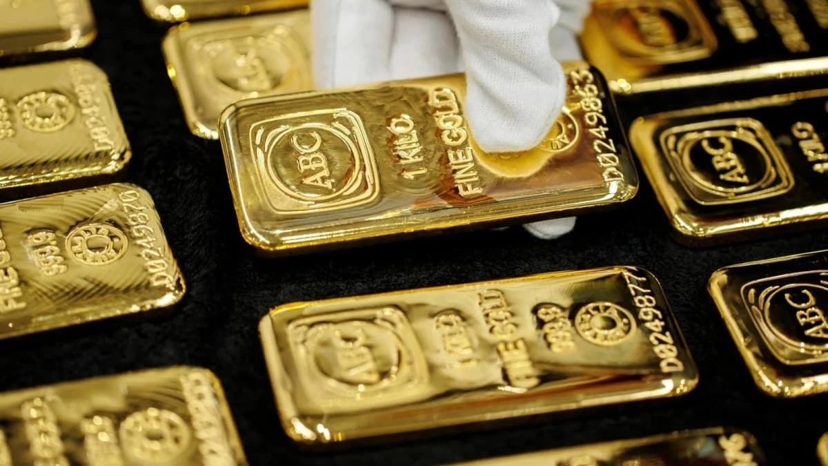 الذهب يتراجع بعد بيانات أربكت رهانات خفض الفائدة