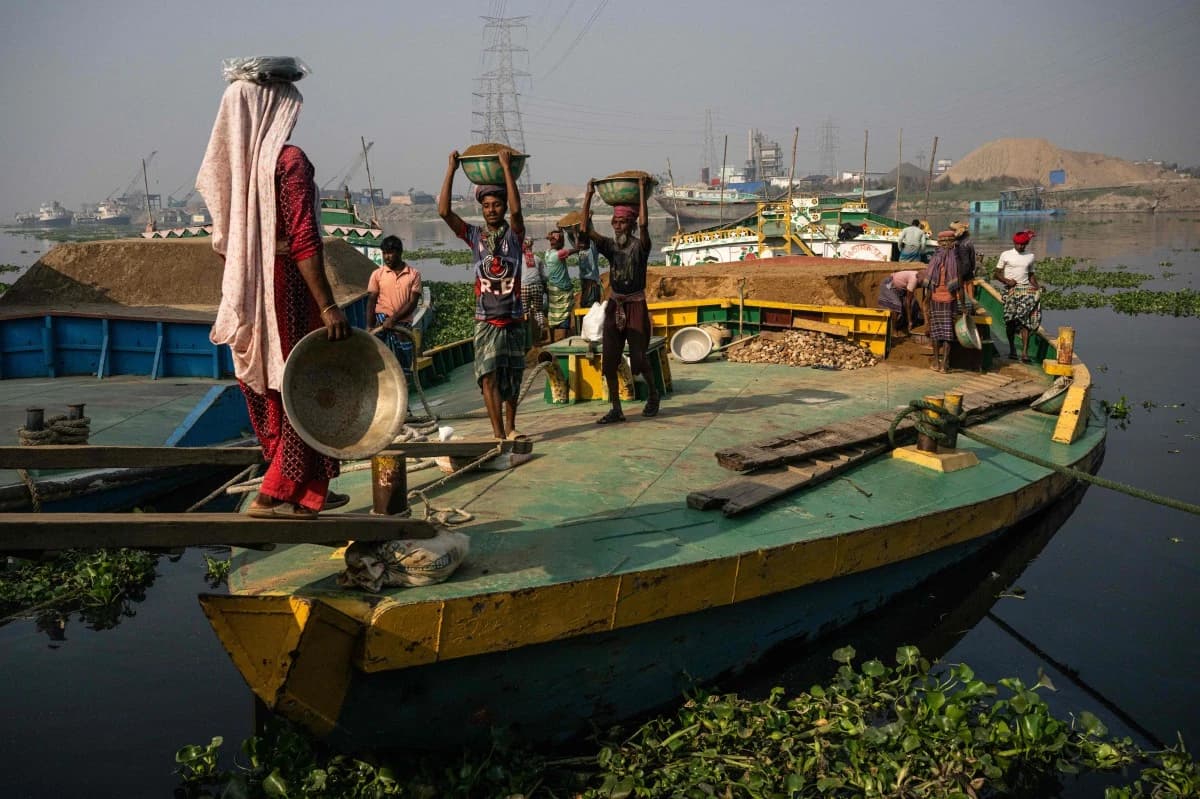 تجارة الرمال في بنجلاديش
