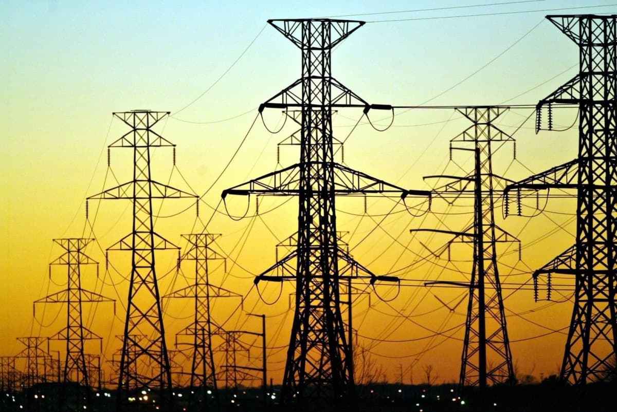 إطلاق أولى مراحل الربط الكهربائي بين السعودية ومصر بـ1500 ميجاوات