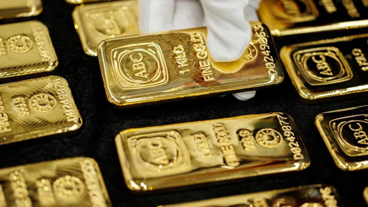 أسعار الذهب تتراجع دون 5000 دولار وسط تداولات ضعيفة