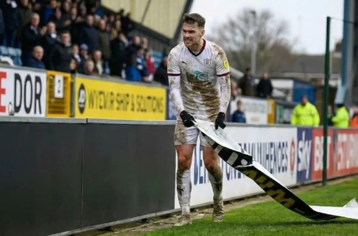 مع حظر إعلانات المراهنات على صدر القمصان.. إلى أين تتجه الأموال؟