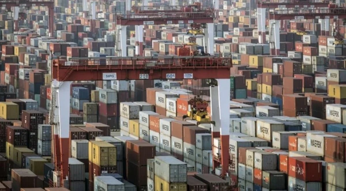 رسوم ترمب تخفض العجز التجاري مع الصين لأدنى مستوى في 21 سنة