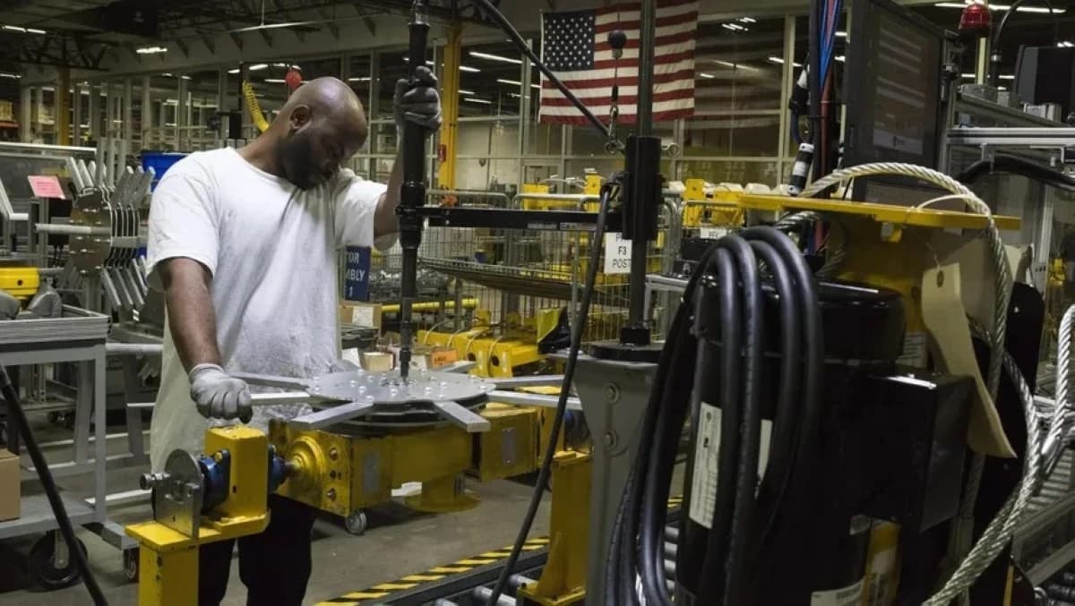 الاقتصاد الأمريكي ينمو بوتيرة أقل من المتوقع في الربع الرابع متأثراً بالإغلاق