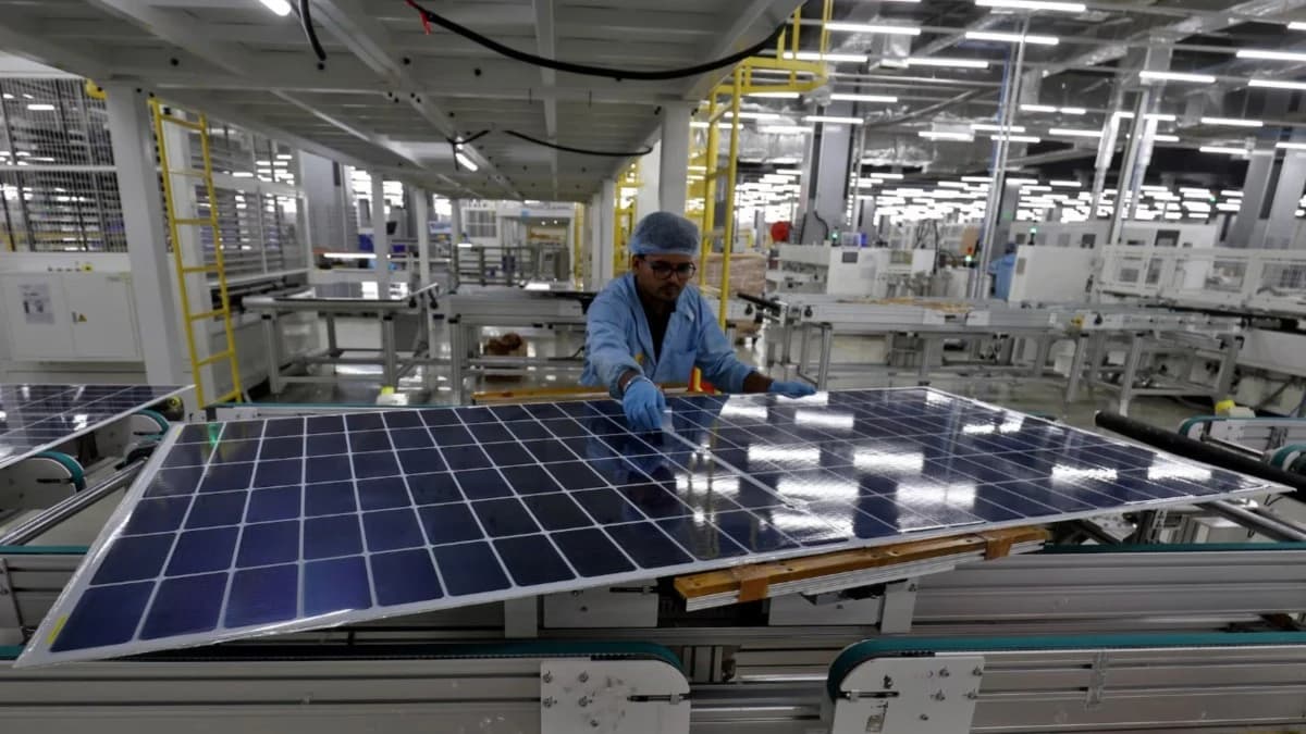 أمريكا تفرض رسوما 126% على واردات الطاقة الشمسية من الهند