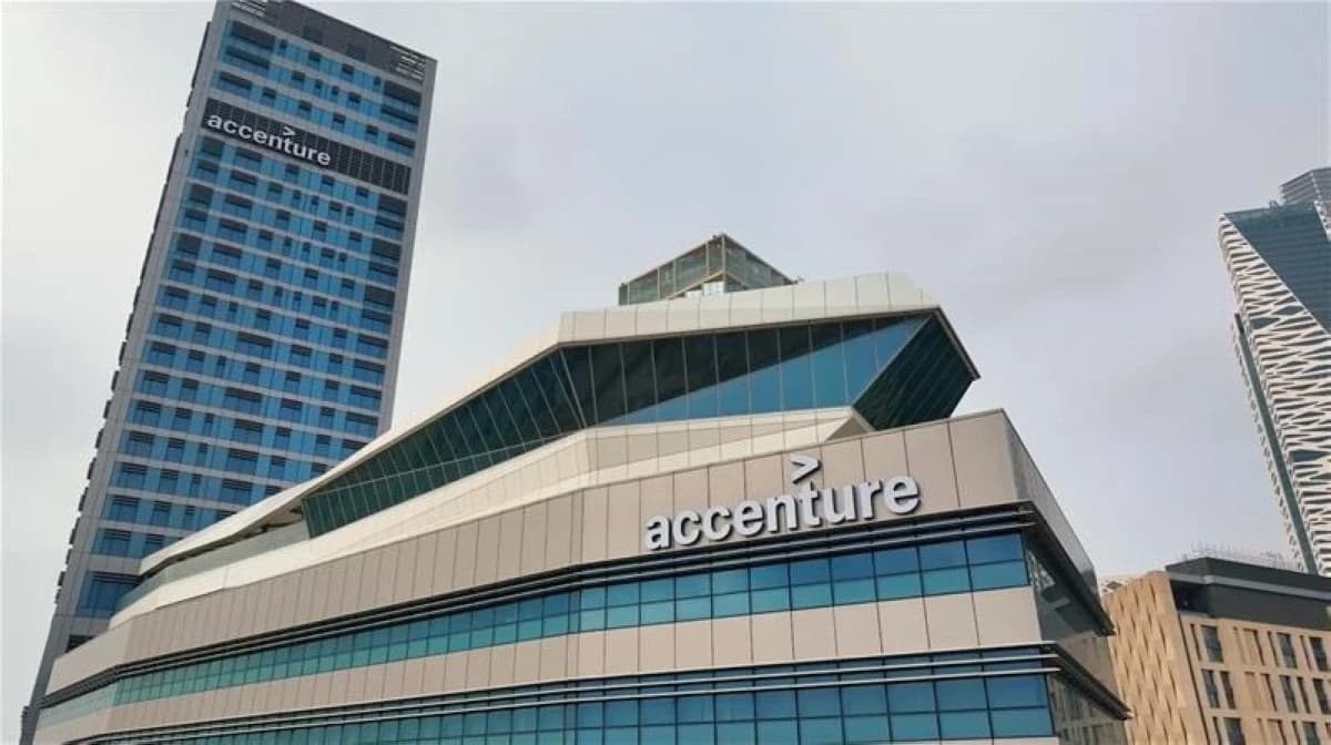 "أكسنتشر" تسرع جهود إعادة الابتكار في السعودية بافتتاح مركز عالمي