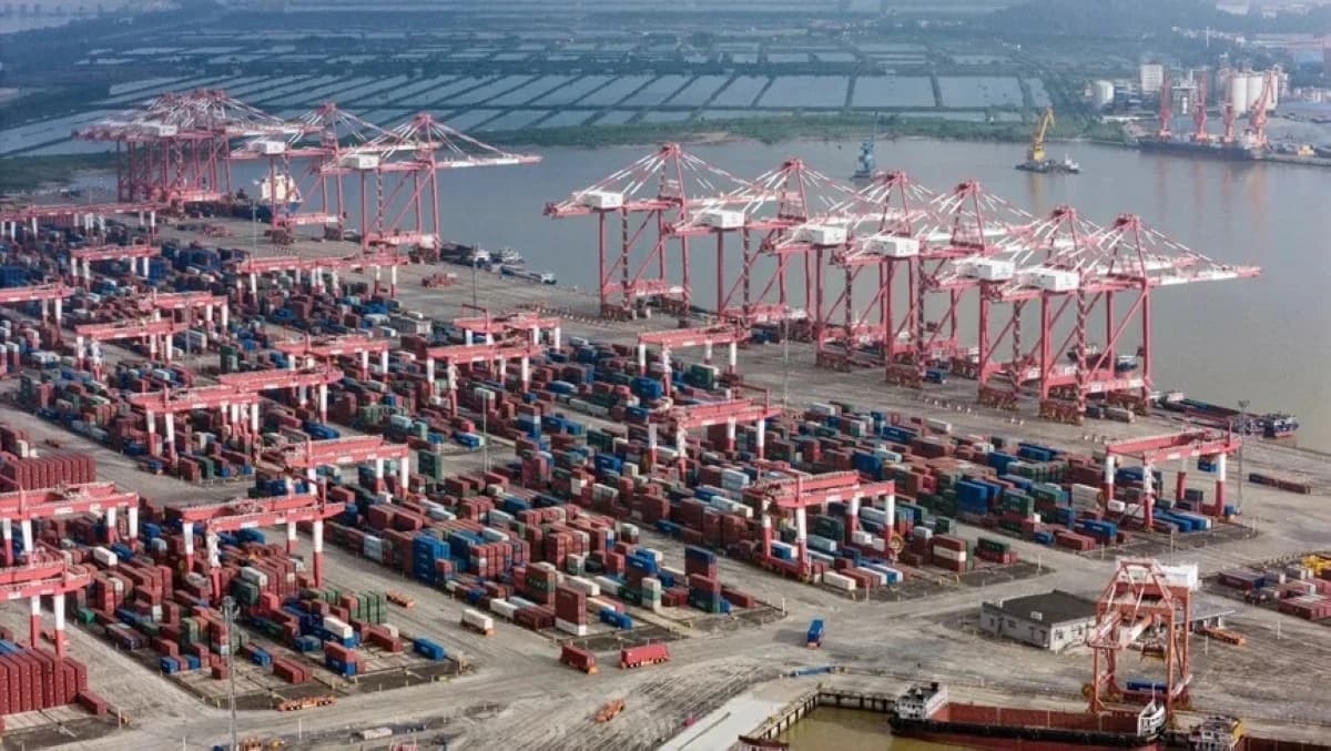 أمريكا والصين ترتبان أوراقهما التجارية قبل زيارة ترمب إلى بكين