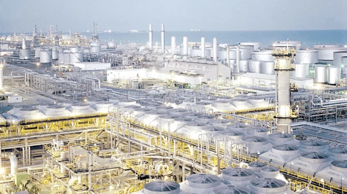 مصادر نفطية: الخزن الخارجي يمنح أرامكو القدرة لسد أي تعطل في الإمدادات