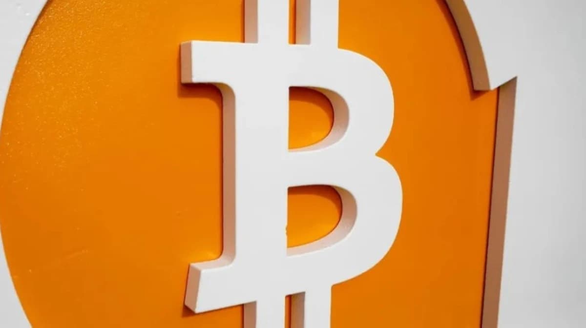 "بيتكوين" ترتفع إلى 70 ألف دولار مع زيادة تقلبات السوق