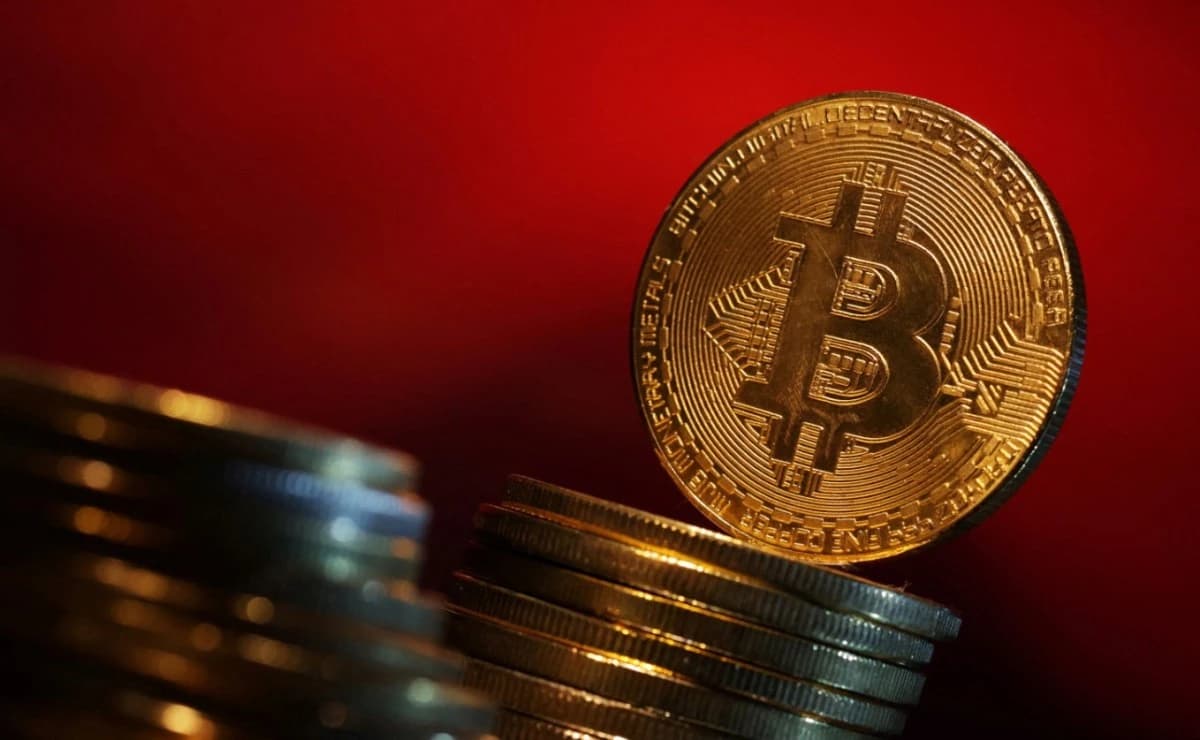 سعر بيتكوين يتراجع مع ضغط مخاطر حرب مطولة على سوق العملات المشفرة