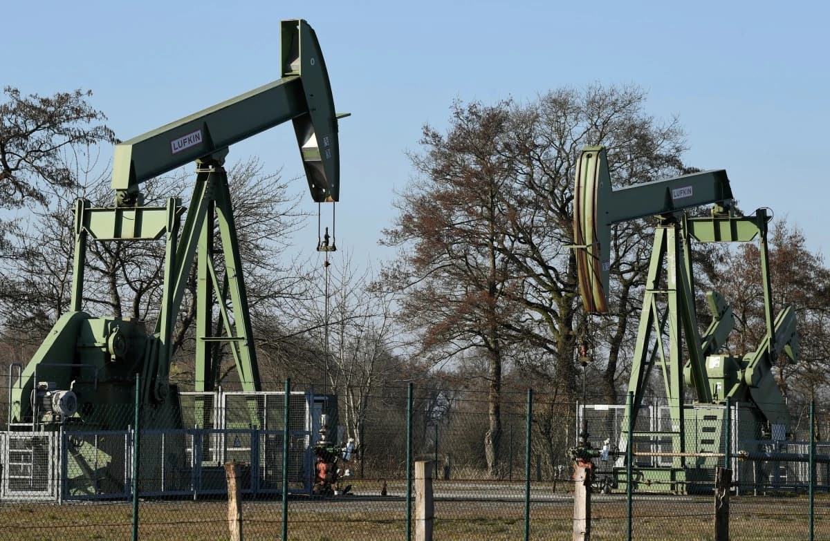 النفط يغلق عند أعلى مستوى منذ ما يزيد على عام لليوم الثاني