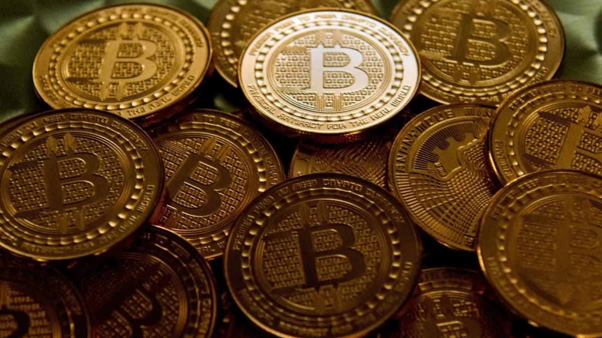 "بيتكوين" تتجاوز 70 ألف دولار مع انحسار مخاوف الحرب