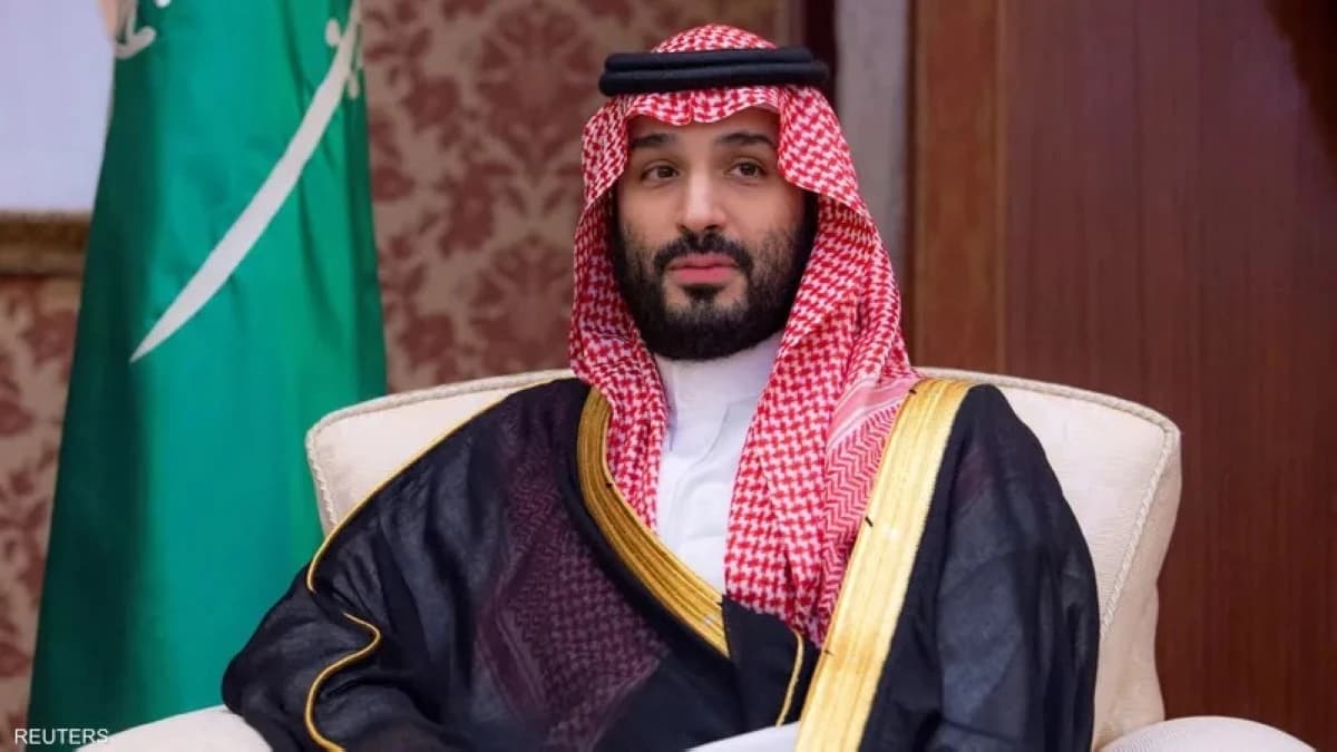 ولي العهد والرئيس الفرنسي يبحثان التصعيد العسكري في المنطقة