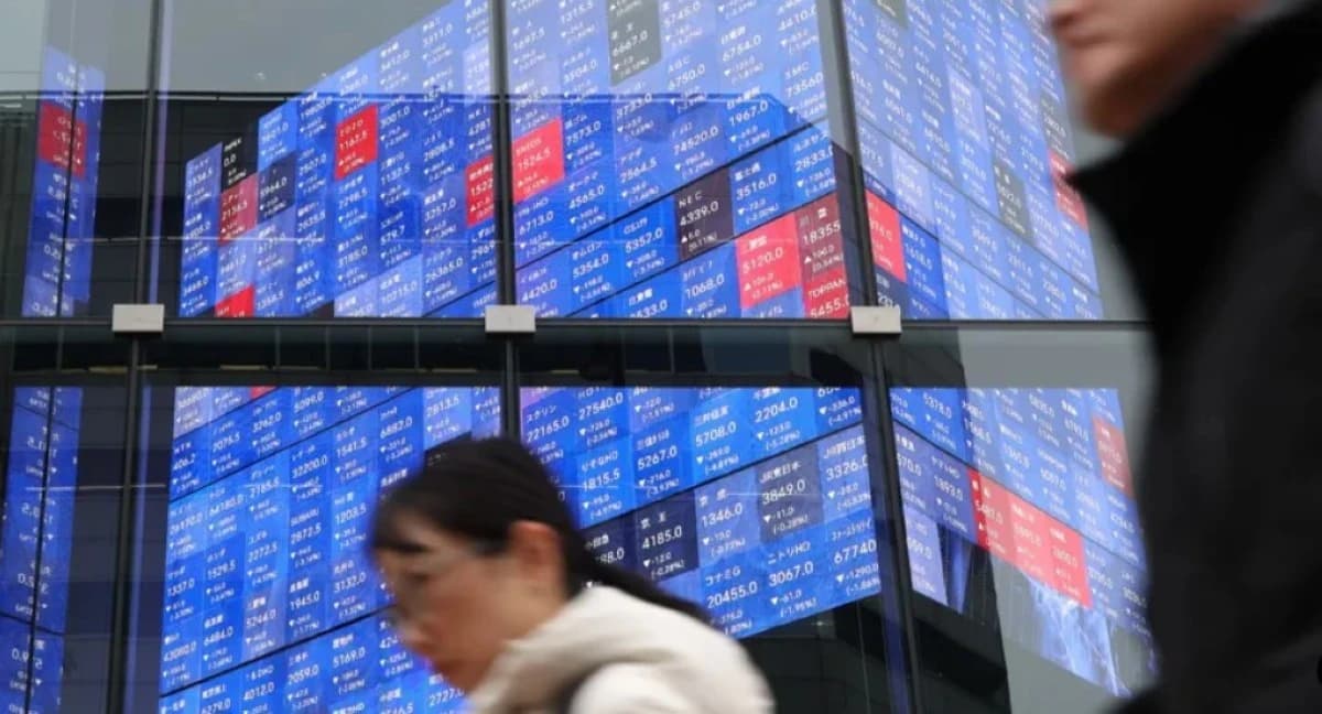 أسهم آسيا ترتفع بدعم من التكنولوجيا وسط ترقب لتطورات مضيق هرمز