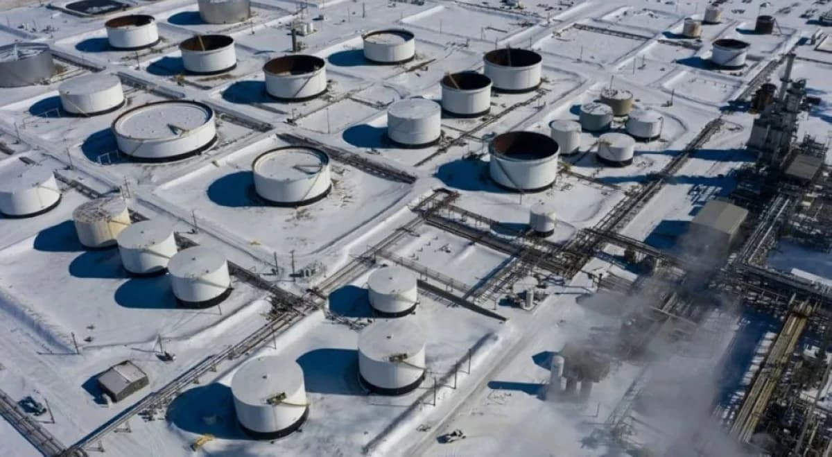 النفط يحافظ على مكاسبه فوق 100 دولار مع تصاعد حدة الحرب