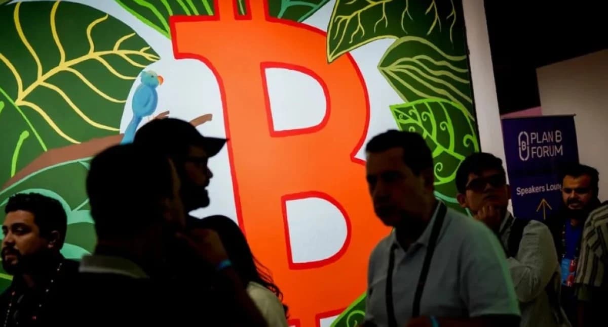 بيتكوين تهبط إلى أدنى مستوى في أسبوعين مع تزايد ضبابية حرب إيران