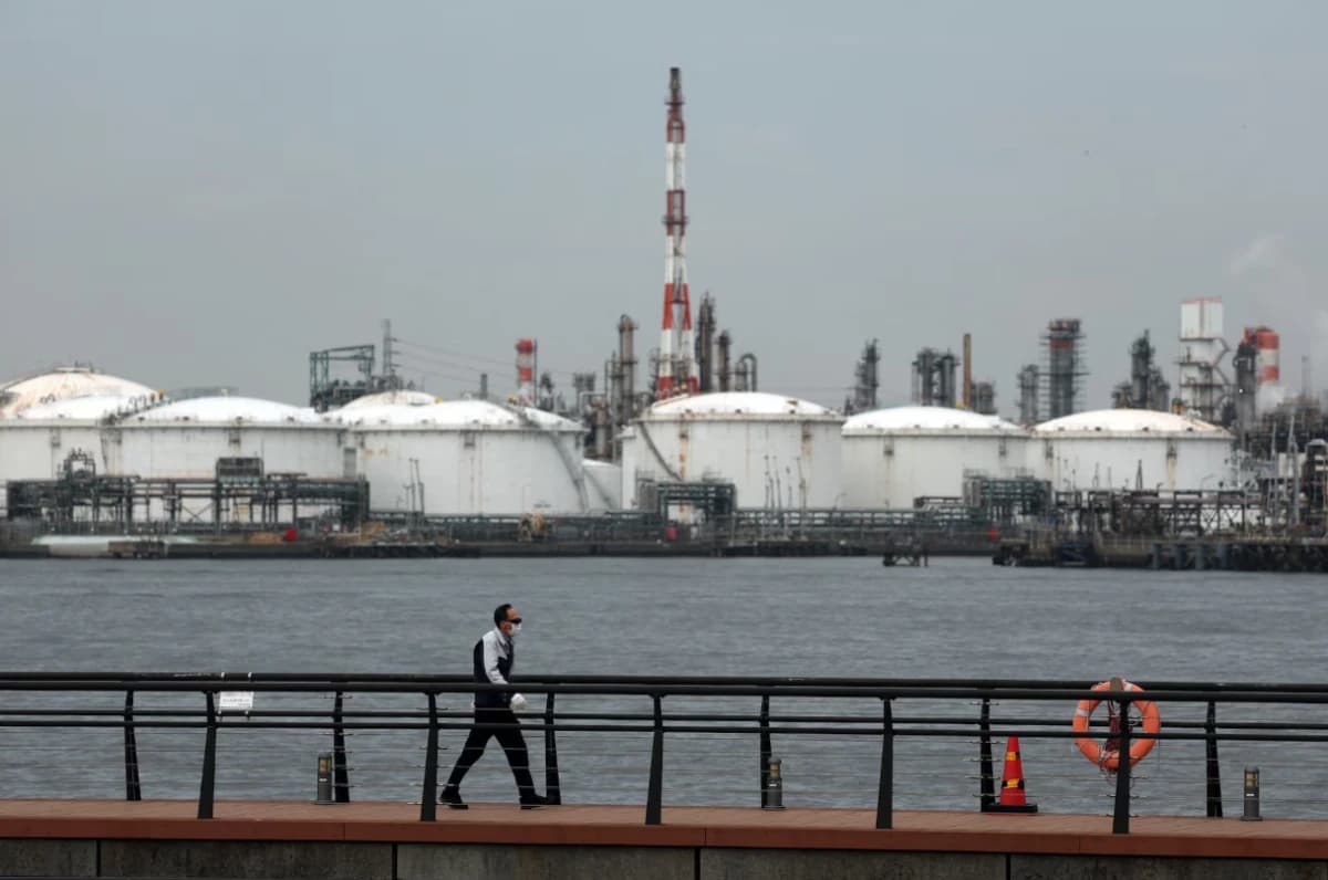 اليابان تبدأ السحب من احتياطياتها النفطية لمواجهة اضطرابات الإمدادات