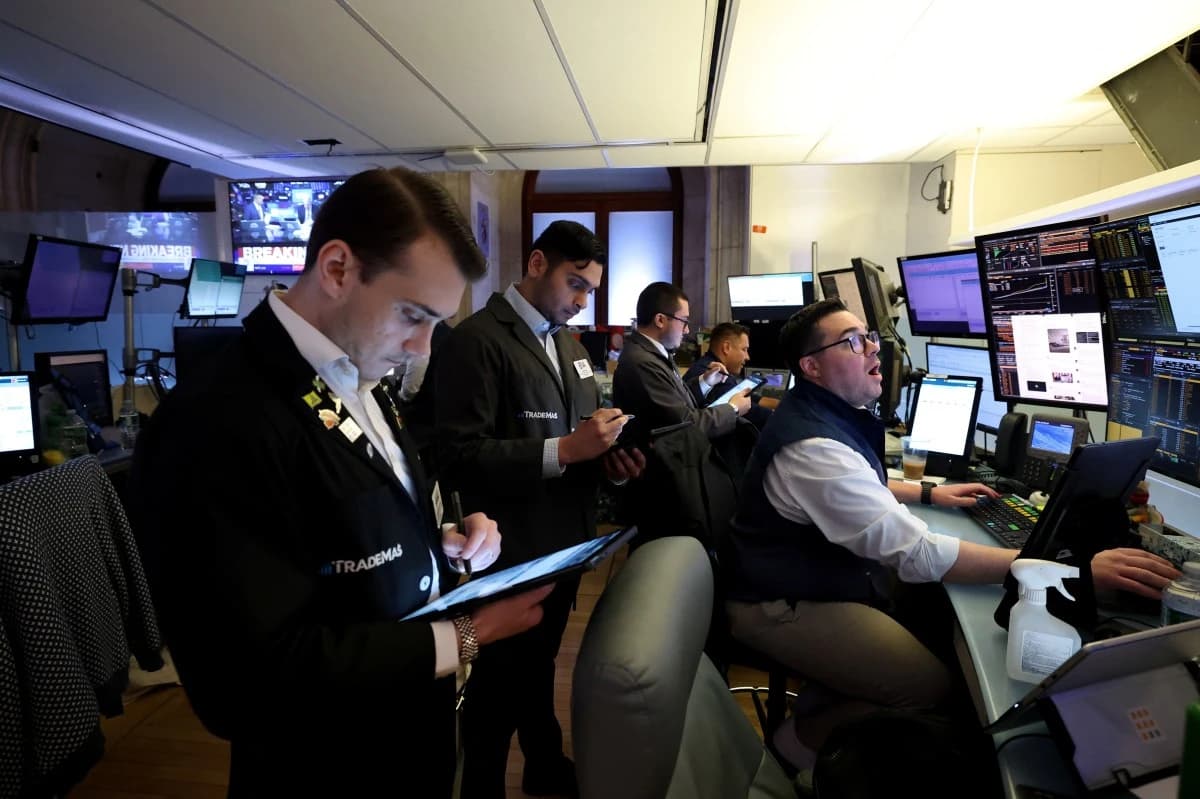 "وول ستريت" تفتح على انخفاض بفعل ضبابية الوضع في الشرق الأوسط