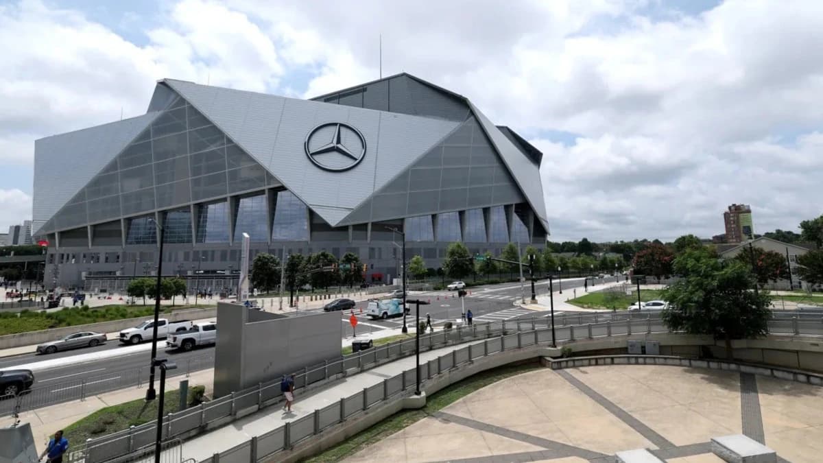 إزالة الشعارات والعلامات التجارية للرعاة المحليين في ملاعب مونديال 2026