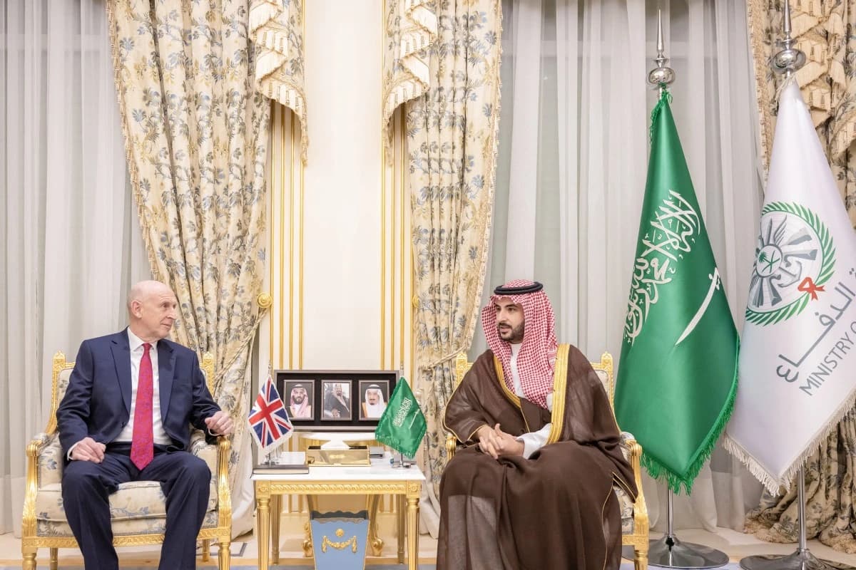 وزير الدفاع السعودي يبحث مع نظيره البريطاني الشراكة الإستراتيجية بين البلدين