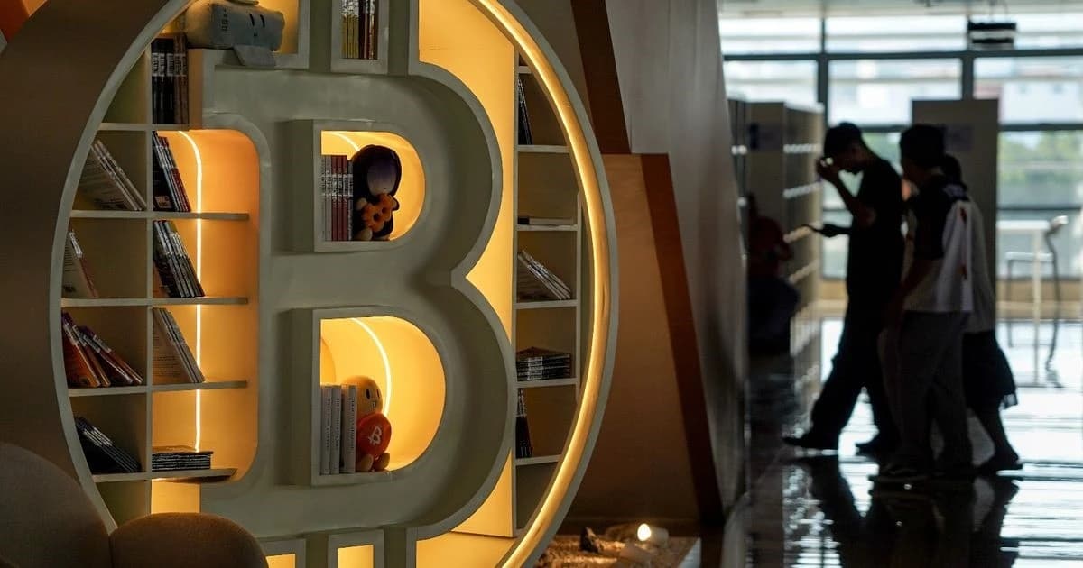 بيتكوين ترتفع مع الأصول الخطرة بعد تقرير عن سعي ترمب لإنهاء الحرب