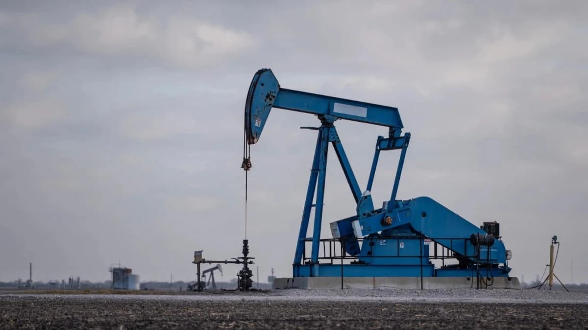 أسعار النفط تهبط بأكثر من 4% وسط تفاؤل بانتهاء الحرب