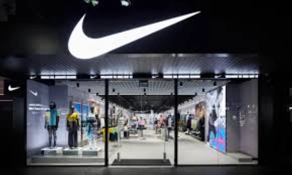 أرباح "نايكي" تهبط 32% رغم استقرار الإيرادات عند 35 مليار دولار