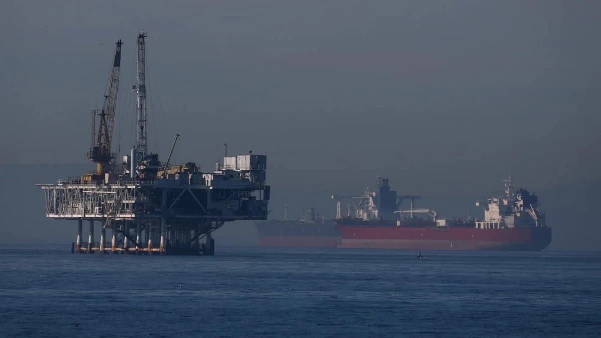 النفط يقفز 5% بعد خطاب ترمب باستمرار الضربات على إيران