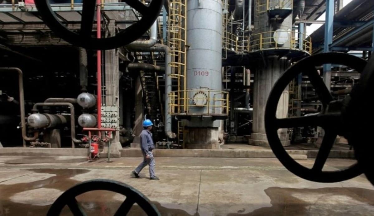 العراق يحدد سعر بيع خام البصرة المتوسط لأوروبا بزيادة 20.45 دولار عن "برنت"