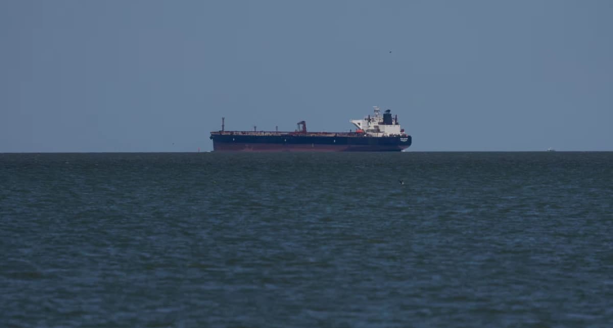 مالكو السفن يتسابقون للحصول على تغطية تأمينية لعبور مضيق هرمز