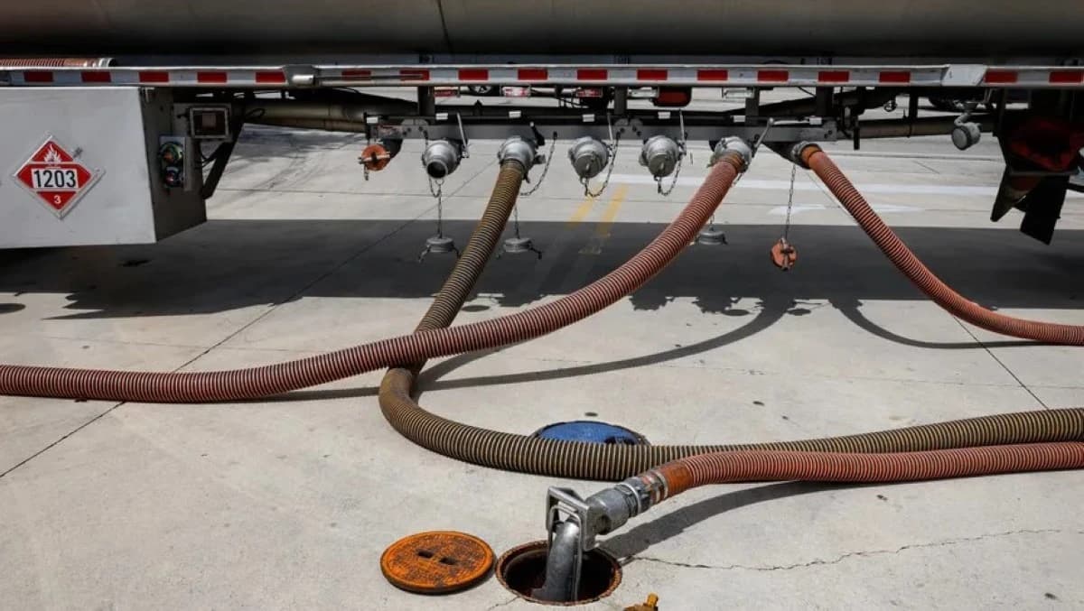 "جولدمان ساكس": برنت قد يظل فوق 100 دولار حال إغلاق هرمز شهراً آخر