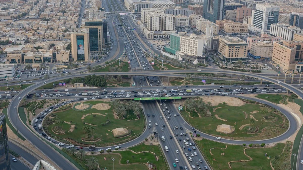 بدء إجراءات نزع ملكية العقارات المتعارضة مع مسارات تطوير طرق الرياض