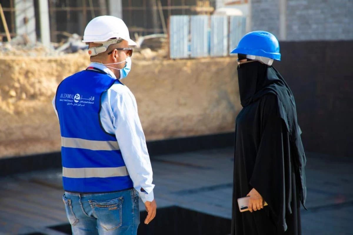مع إلزامية كود البناء في السعودية .. كفاءات نسائية تقتحم قطاع العزل