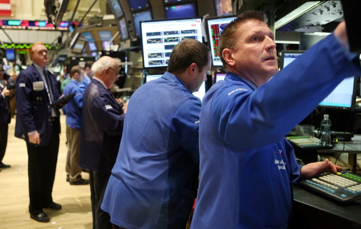 وول ستريت تغلق على تباين مع ترقب مفاوضات الشرق الأوسط